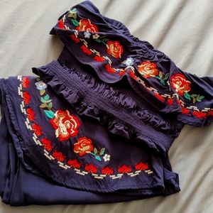 Xhilaration Women's Floral Embroidered Set